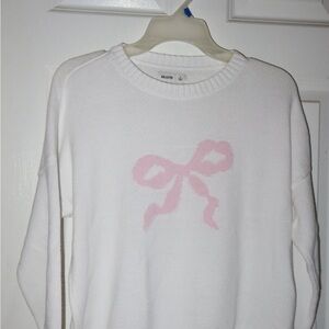 Hollister Women's White Sweater with Pink Accent